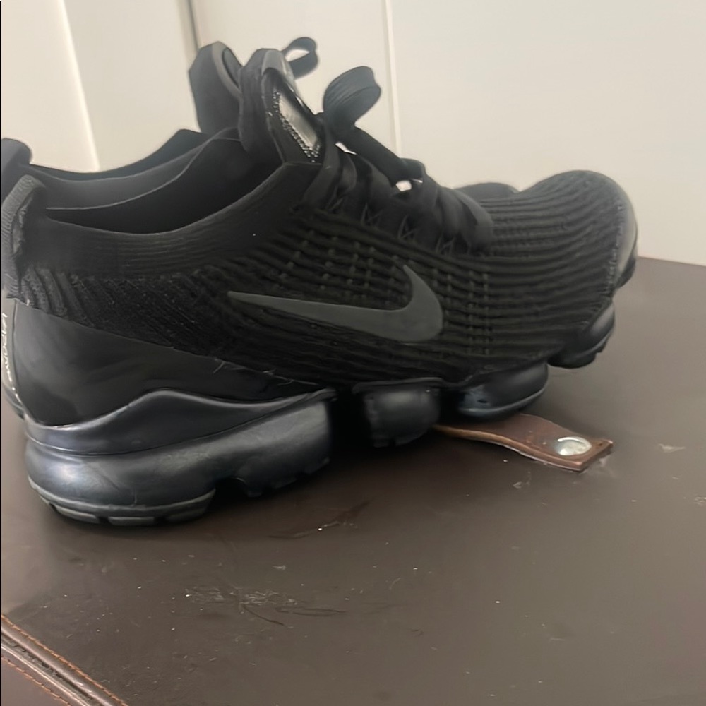 Nike Black Sneakers with Breathable Mesh and Cushioned Sole